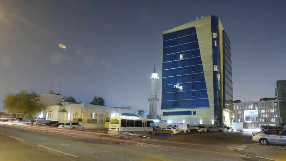 The Castle Premium Hotel Doha Buitenkant foto