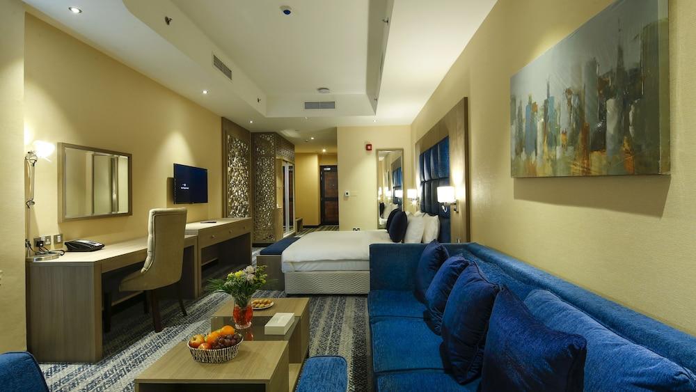 The Castle Premium Hotel Doha Buitenkant foto