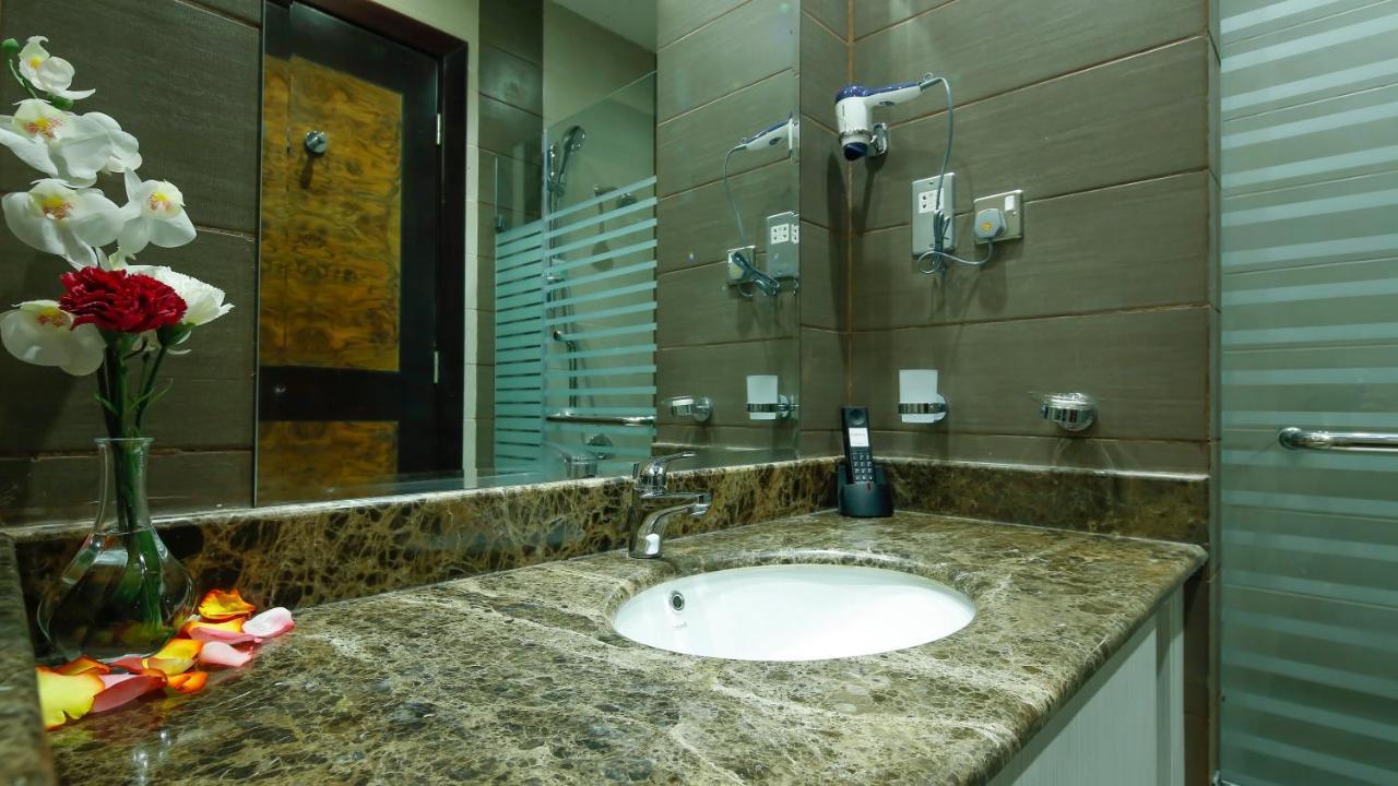 The Castle Premium Hotel Doha Buitenkant foto